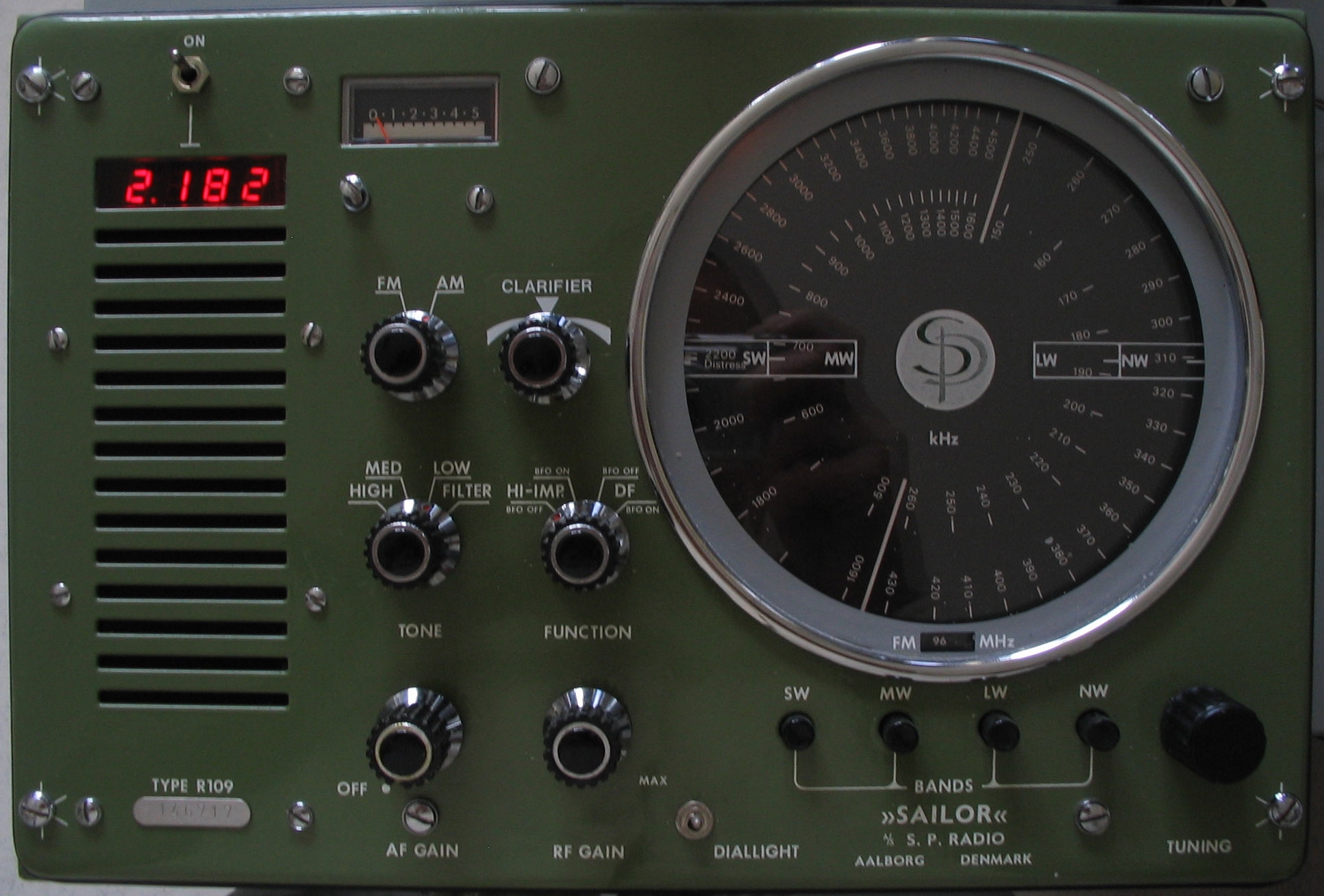 Sailor R109 HF radio