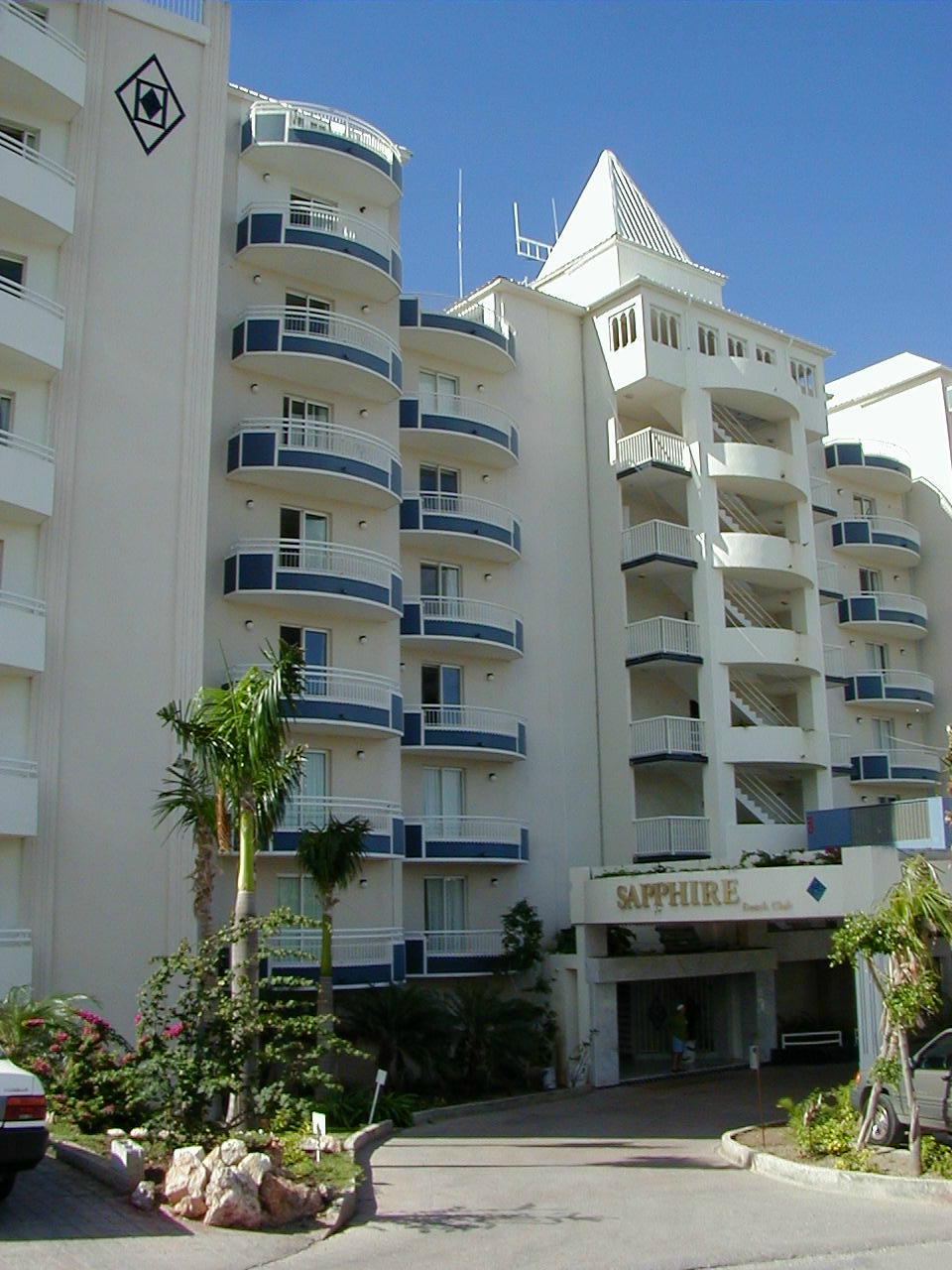 Photo of north side of Sapphire Beach Club and the vertical antenna