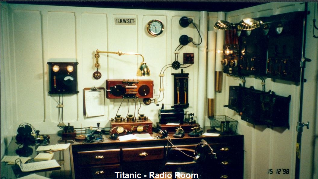 titanic-radioroom.jpg (94022 bytes)