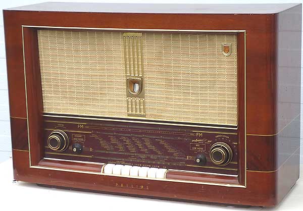 File:Vintage Grundig Multi-Band Radio, Model TR-807. 11 Bands, Made In  Japan (13254538374).jpg - Wikipedia