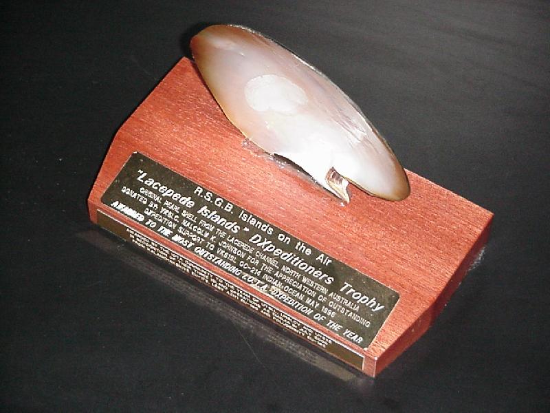 EM5UIA trophy
