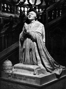 ??kb jpg photograph of a statue of Pope Pius VI, artist unknown, photographer unknown; if you have information on this image, please email me; please do not write to ask about the image, or for permission to use it