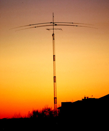 80m and 40m Yagi at 100'....Looking East at sunrise
        .....click to see design notes....