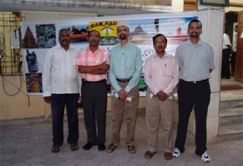 Chennai Hams eyeball meet on 12th April 2009 at Alwarpet. Balu (VU3CBM) Deepan (VU2DPN) VU2? Vipin Shankar (SWL)