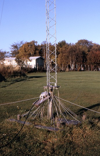 Base of vertical with radials