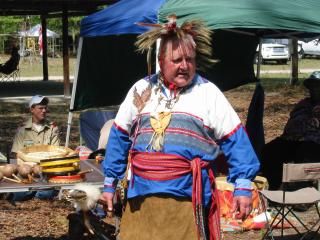 11-powwow3.jpg (21819 bytes)