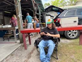 A person sitting on a bench

AI-generated content may be incorrect.