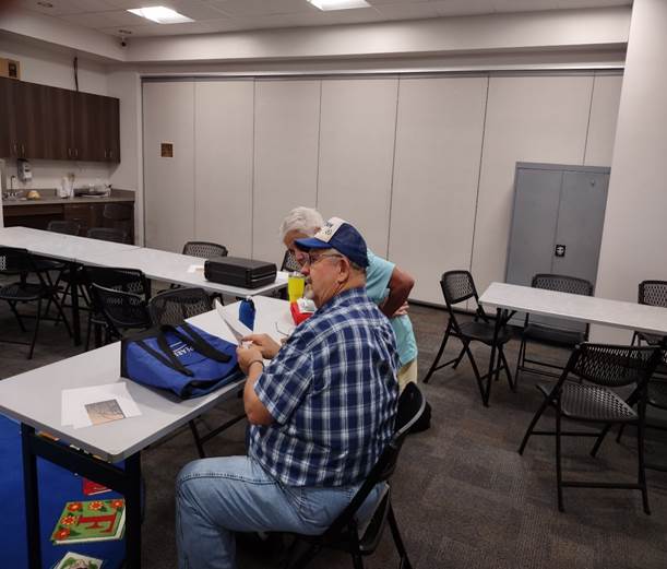 A group of people sitting at tables

Description automatically generated
