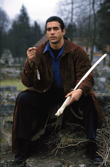 H008.gif (102592 bytes)