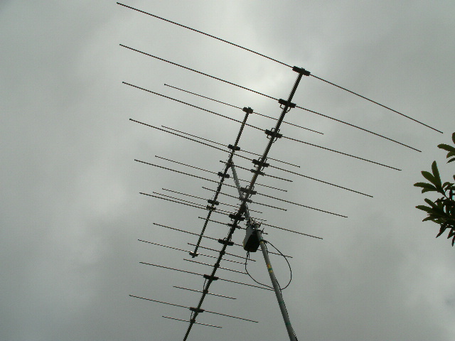 Rohn 6 with antennas - raised - Apr 7, 2013