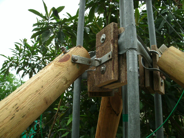 Rohn 6 detail of landscape timber mounting hardware and ESD-prevention jumper wires - Apr 10, 2013