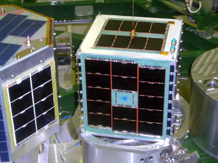 Satelitul AO51 pe platforma de montare