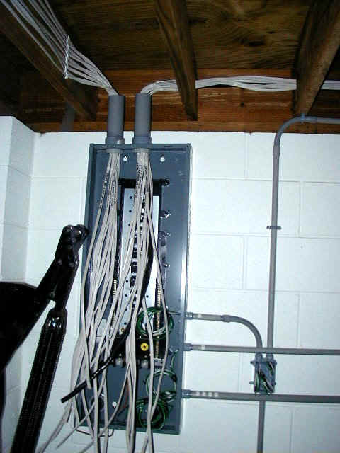 breaker_panel.jpg (72355 bytes)